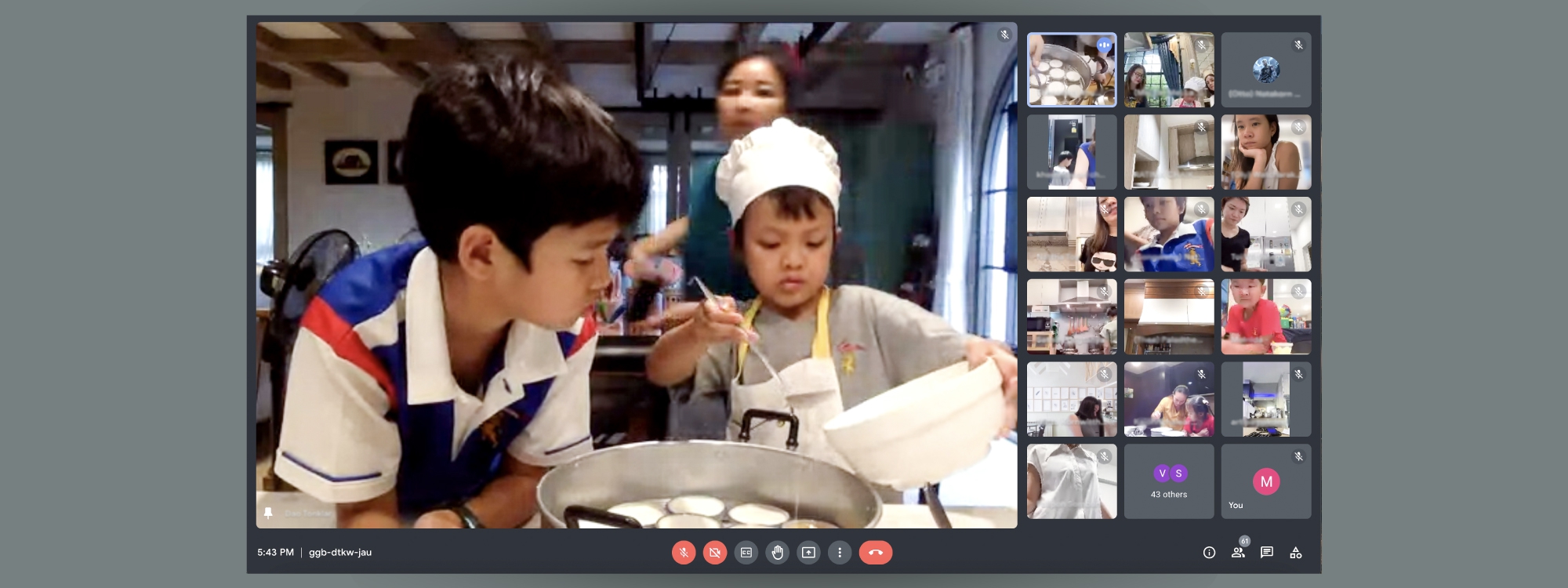 Homemade Ka-nom-thuay by families of King's Bangkok