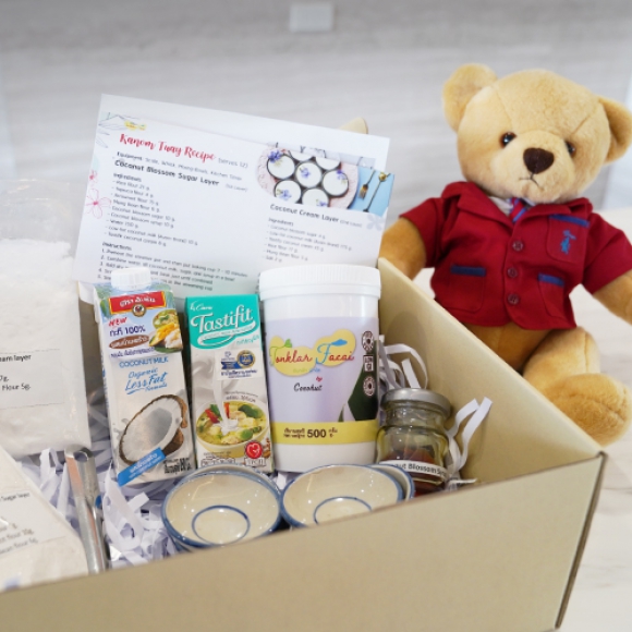 Homemade Ka-nom-thuay by families of King's Bangkok