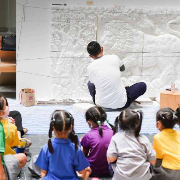 Artist in residence: a Balinese artist and his lessons of sculpture 